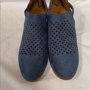 Soda size 8 blue denim suade booties